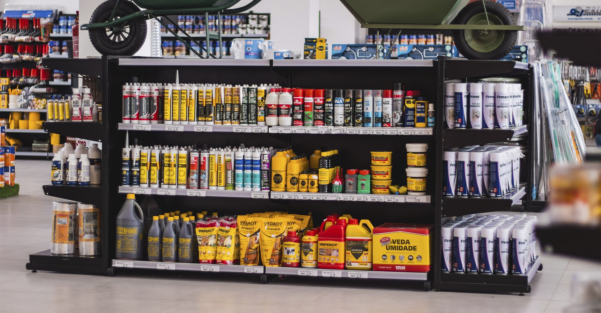 Supermercado com g&ocirc;ndolas